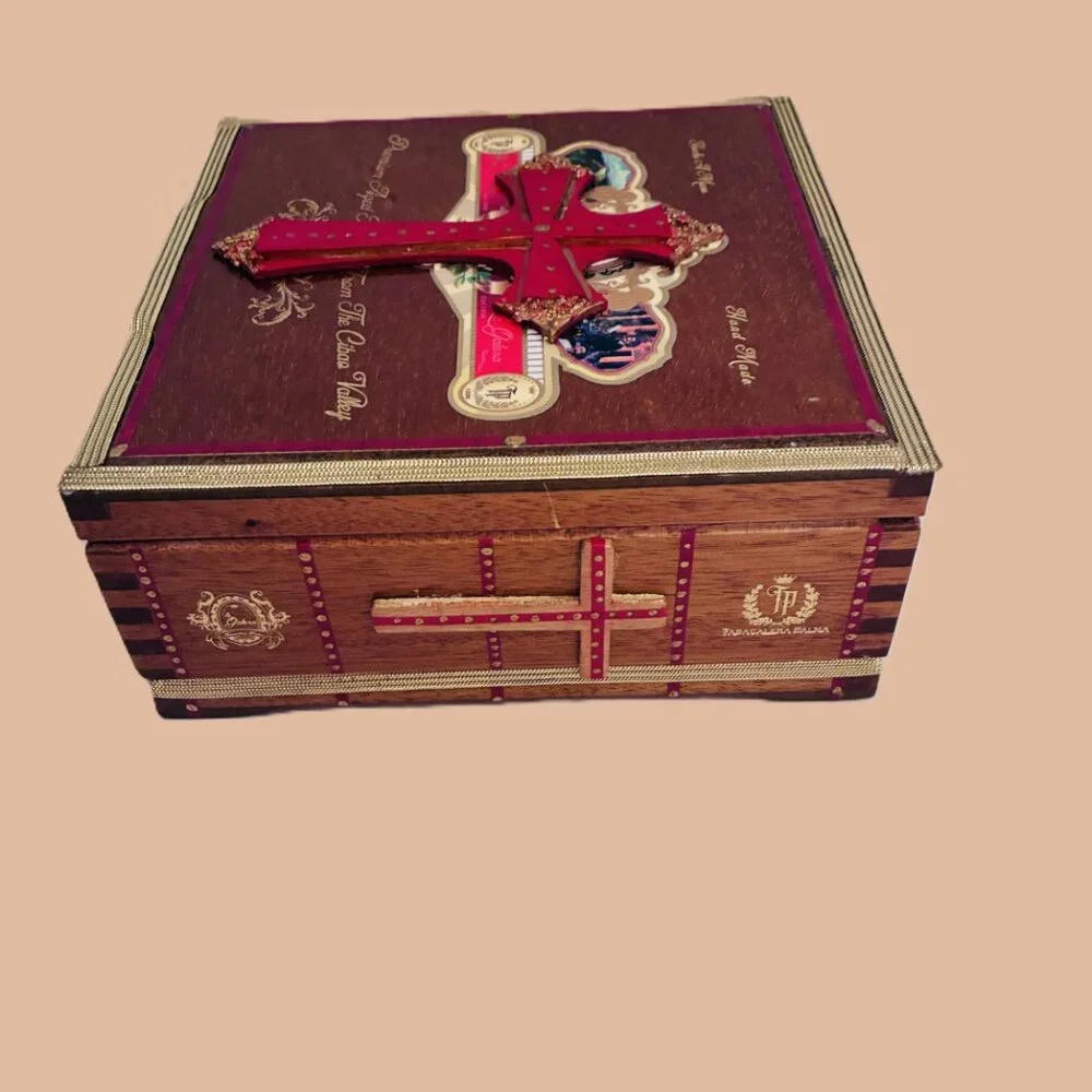 SUEÑOS de Saundra Upcycled, Le Galera Cigar Box, ARTFUL STORAGE